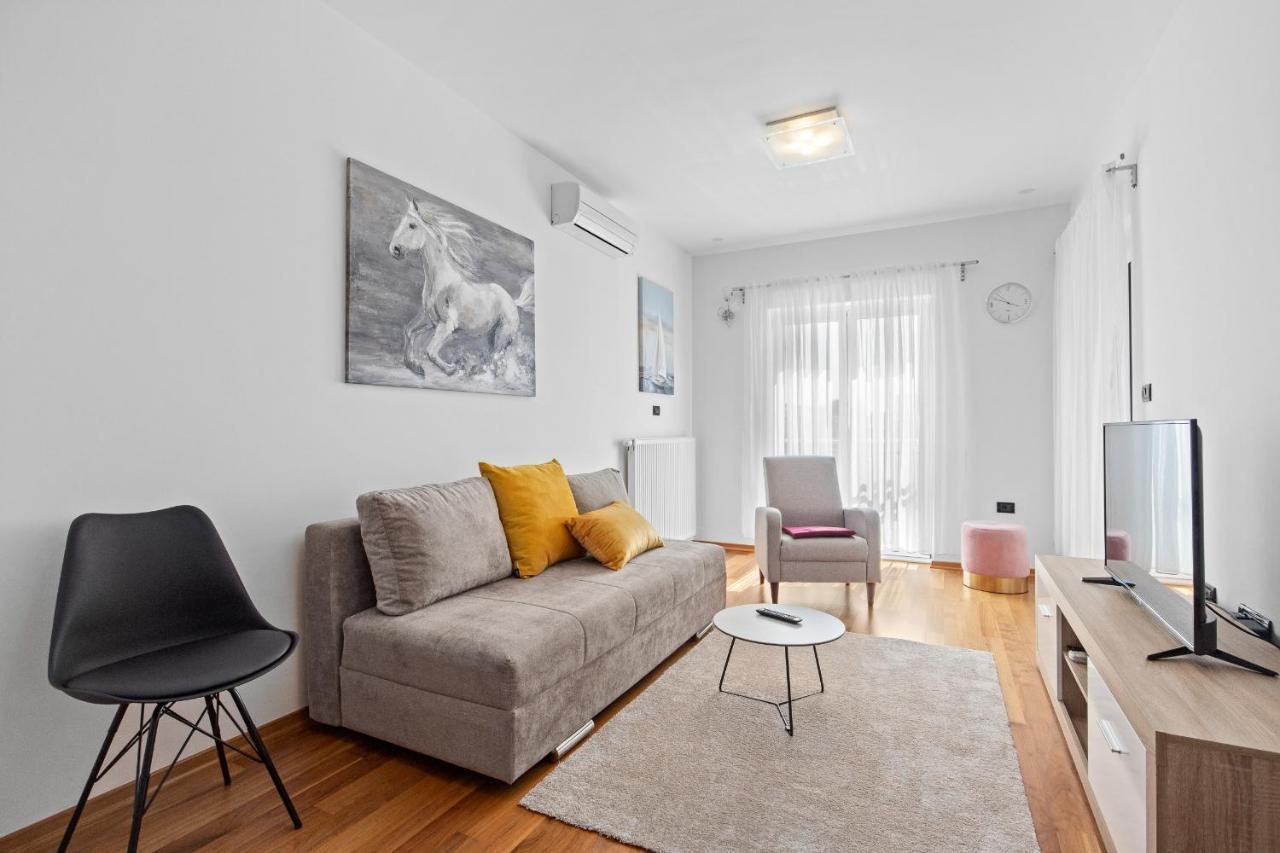 Feniks Fazana Apartman מראה חיצוני תמונה